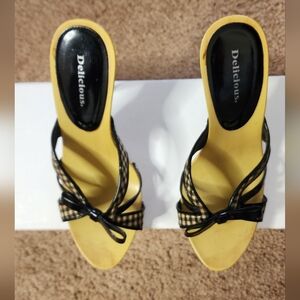 Delicious Women's Black and Tan Sandals